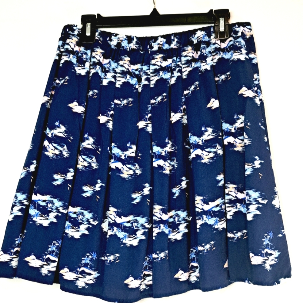 Old Navy Pleated Blue Flared Skirt Size Medium M Elastic Waist Lined Beach Print